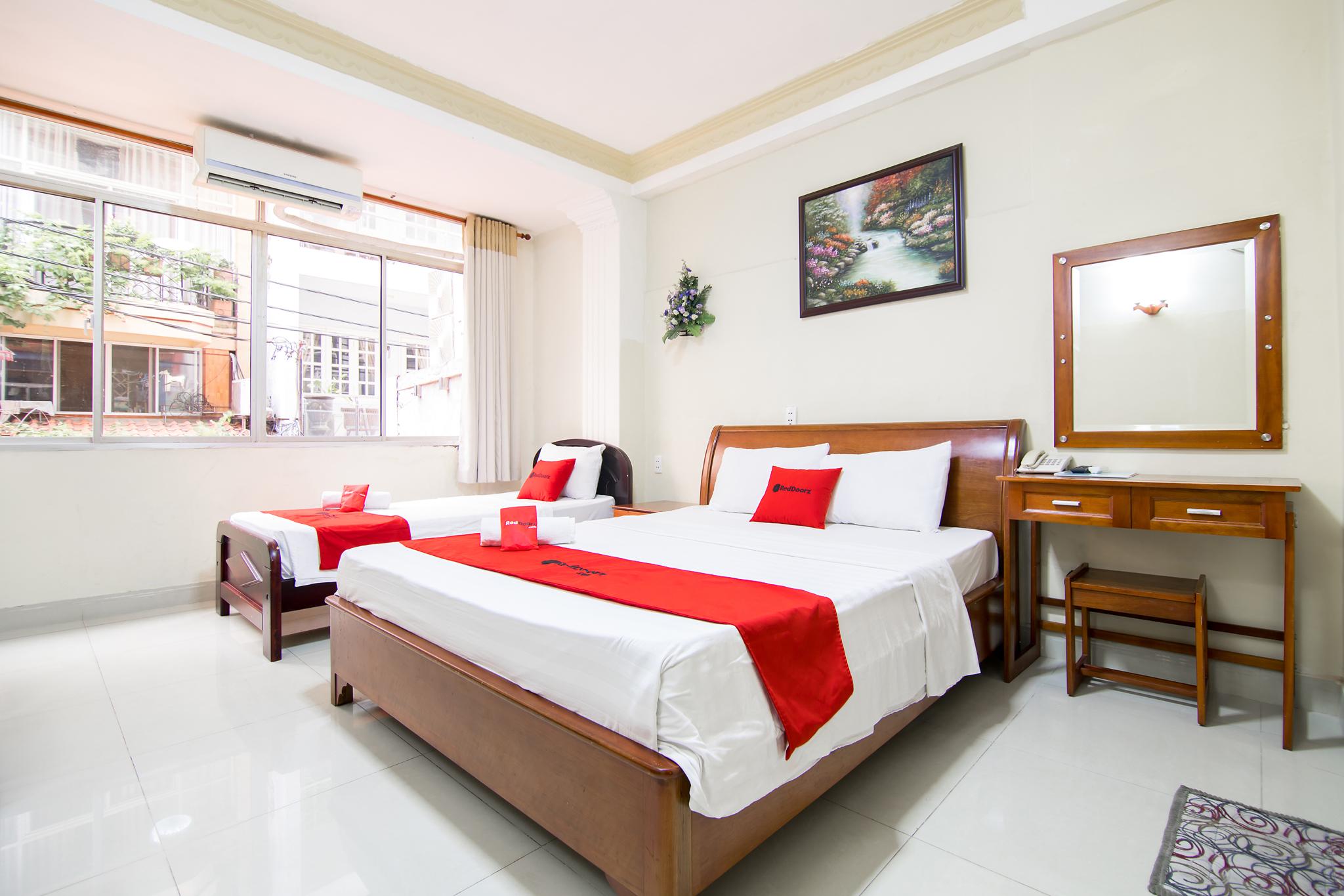 Reddoorz Plus @ Pham Ngu Lao 2 Ho Chi Minh City Bagian luar foto